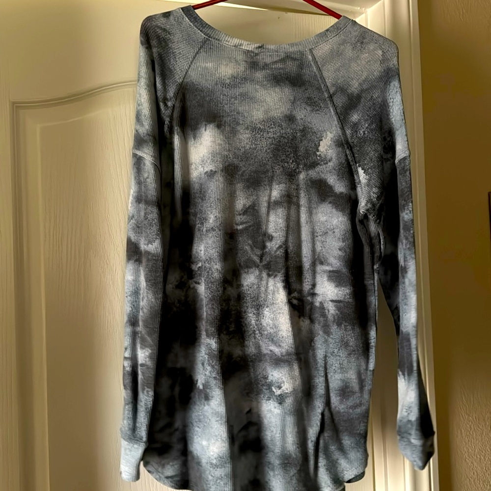 Long sleeve waffle type material. Small. Runs large